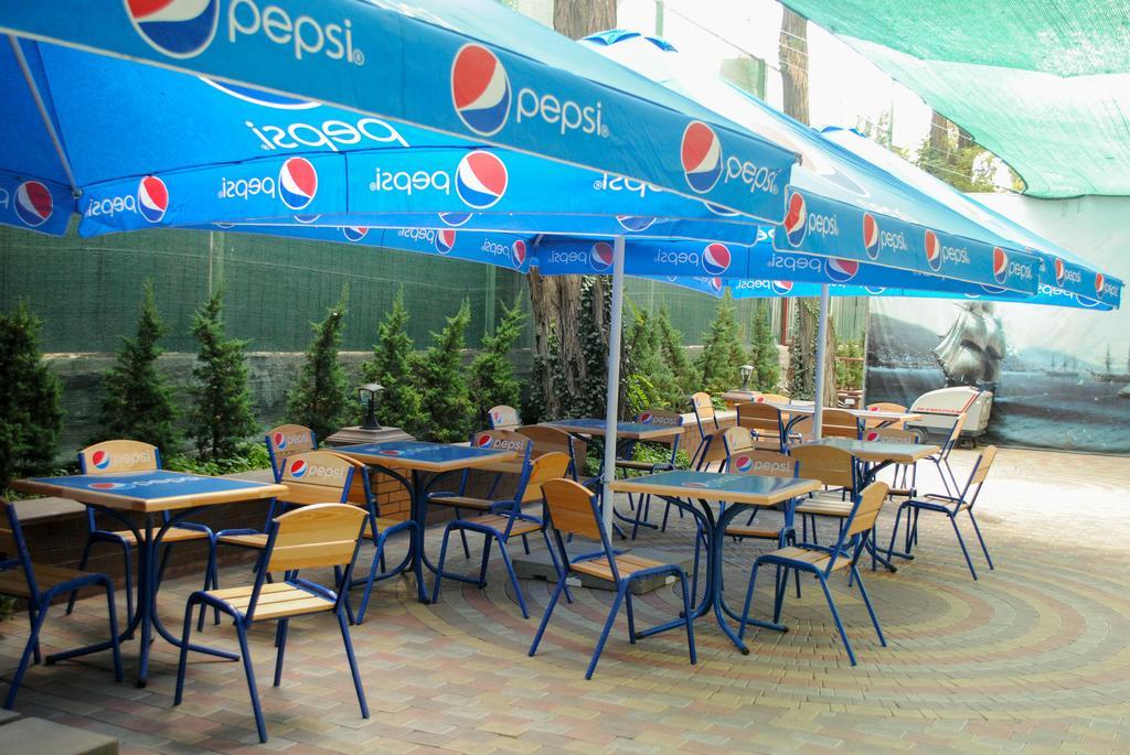 Karavella Hotel Mykolaiv Exterior photo